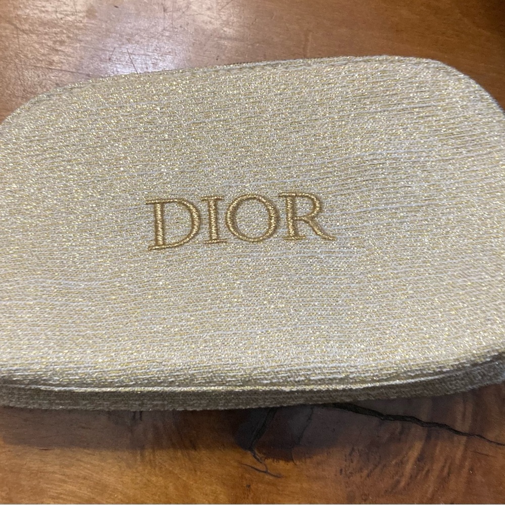 Dior Gift box with beautiful Dior products - Picture 2 of 11